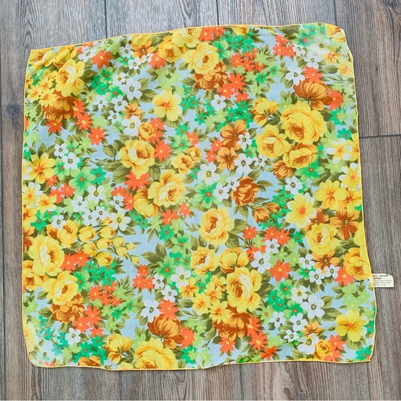 Scarf - Picture 1 of 4